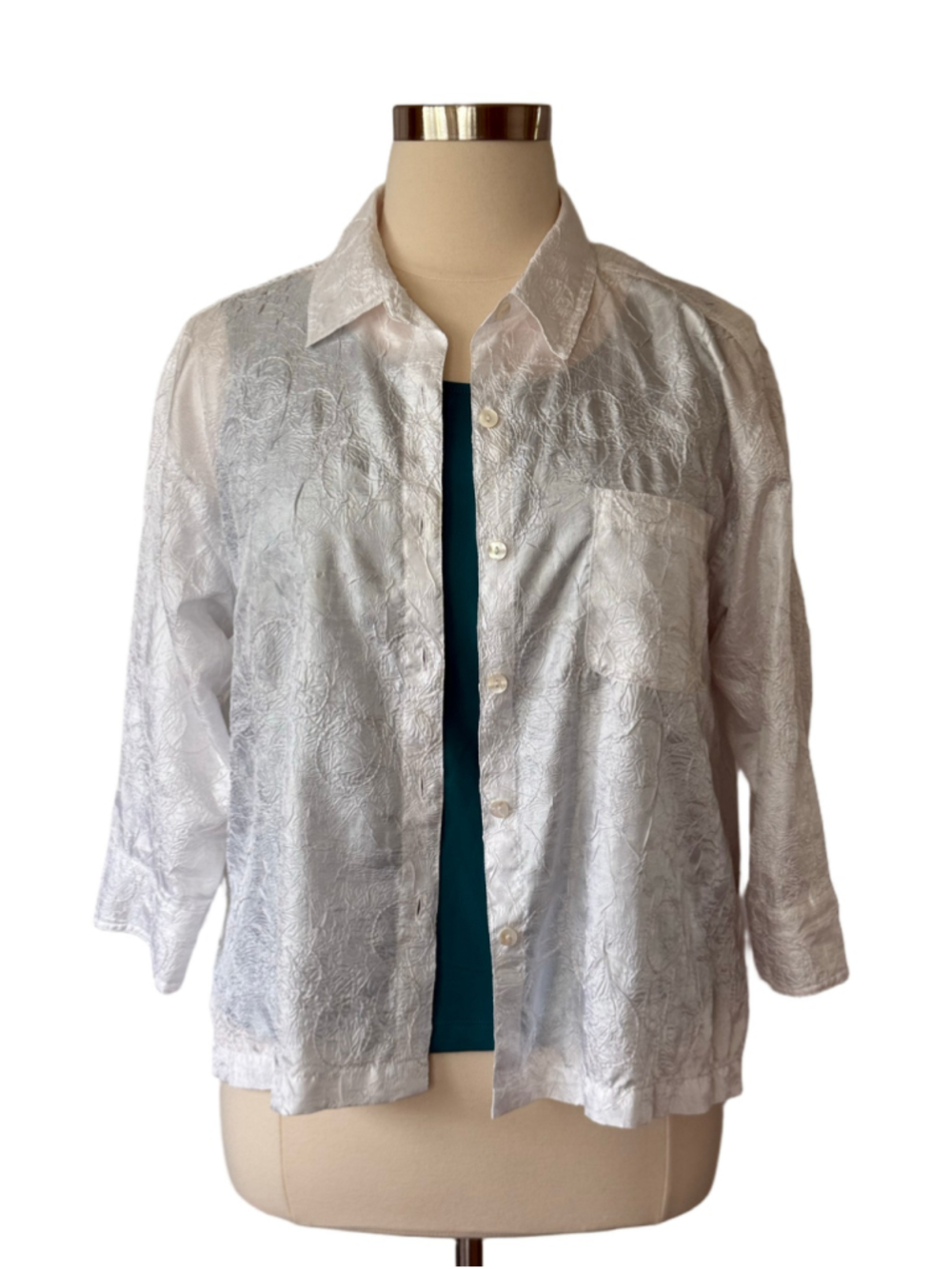 Chico’s size 16 Design Poly/Rayon Shiny White Textured Button Top (Chico’s 3)